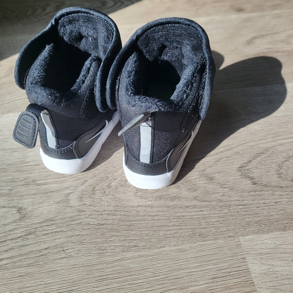 Toddler black nike boots - Picture 6 of 6